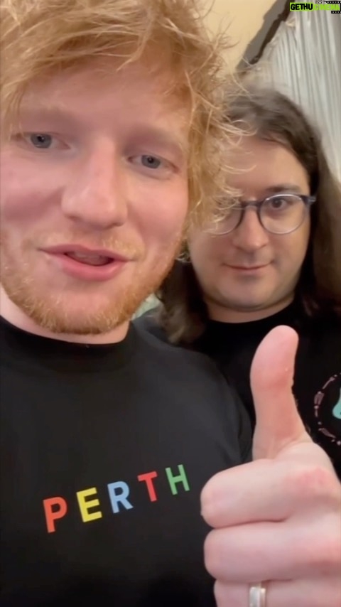 Ed Sheeran Instagram - Bit late on my last Aussie tour vlog but it’s here folks. Also I got a haircut, you can’t hold me down. #vlogking #socialmediasensation 🎥 @liampethickphoto @mushroomcreative