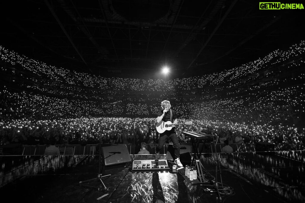 Ed Sheeran Instagram - Some great pics from a great few nights in Manchester and London x 📸 @marksurridge