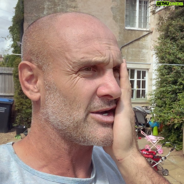 Ed Stafford Instagram - Are you coming down to the Bushcraft Show this weekend? My wife, Laura, and I are speaking on Friday pm and there are tonnes of family friendly activities all weekend. Tickets (I think!) still available. @thebushcraftshow @laurabingham93 @chris_murnin @will_lord_prehistoric_survival @raymears_woodlore @beargrylls #bushcraft #survival