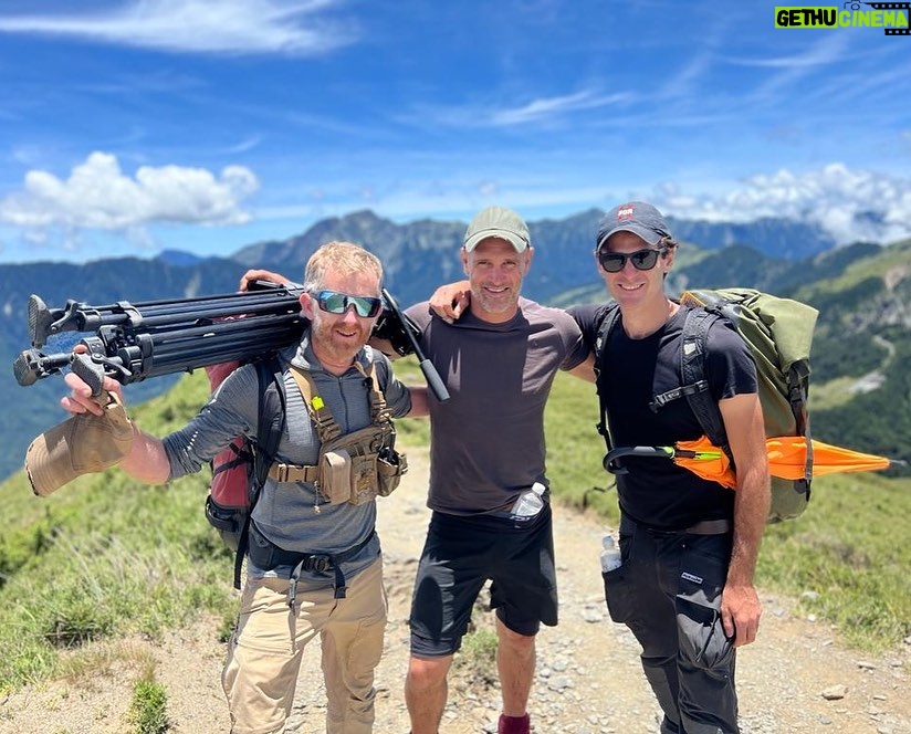 Ed Stafford Instagram - Happy times in the sun. #FirstManOut will air on @Discovery Channel towards the end of the year. 🇧🇷 Momentos felizes ao sol. #FirstManOut vai ao ar no @Discovery Channel no final do ano. 🇹🇷 Güneşte mutlu anlar. #FirstManOut yıl içinde @Discovery Channel'da yayınlanacak. #survival #adventure #outdoors #race Taiwan