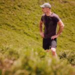 Ed Stafford Instagram - The older I get, the easier I’m finding it to deal with change. Filming with @channel4 was due to start in a week but that’s just slipped til early December. If the younger version of myself had been given this frustrating news I’d have been getting angry at my agent and venting about the injustice of it all. Looking for someone to blame. But now I’m aware I’m finding it easier to smile and see the silver linings: more time with Laura and the kids, get the attic expedition storage organised, drop 3kg, finally fix the bloody Landy. There is a black sense of humour in virtually everything if you look for it and life tends to give you what you need - not what you want. Time to smash another productive month at home 🏡🥦💪🏻😎 🇧🇷 Quanto mais velho fico, mais fácil estou achando para lidar com a mudança. As filmagens com @channel4 deveriam começar em uma semana, mas agora não começarei até o início de dezembro. Se a versão mais jovem de mim tivesse recebido essa notícia frustrante, eu estaria ficando com raiva do meu agente. Eu estaria desabafando sobre a injustiça de tudo isso. Eu estaria procurando alguém para culpar. Mas agora estou ciente de que estou achando mais fácil sorrir e ver os aspectos positivos: mais tempo com Laura e as crianças, organizar o armazenamento da expedição no sótão, perder 3 kg, finalmente consertar o maldito Landy. Há um senso de humor negro em praticamente tudo, se você procurar por ele, e a vida tende a lhe dar o que você precisa - não o que você quer. Hora de arrasar mais um mês produtivo em casa 🏡🥦💪🏻😎 Taiwan