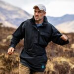 Ed Stafford Instagram - For those waiting for new survival / adventure stuff on @discovery, I can confirm that #FirstManOut series 3 airs in January 2023. 🇧🇷 Para aqueles que esperam por novas coisas de sobrevivência / aventura no @discovery, posso confirmar que a série 3 de #FirstManOut vai ao ar em janeiro de 2023. 🇨🇷 Para aquellos que esperan nuevas cosas de supervivencia/aventura en @discovery, puedo confirmar que la serie 3 de #FirstManOut se emitirá en enero de 2023. 🇹🇷 @discovery'de yeni hayatta kalma/macera içeriklerini dört gözle bekleyenler için, #FirstManOut Series 3'ün Ocak 2023'te yayınlanacağını onaylayabilirim. #adventure #survival #survivalist #smock #bushcraftgear #bushcrafting #bushcraft Link to smock in bio 😎. It’s chilly out eh? 🥶 www.edstaffordshop.com United Kingdom