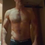 Ed Stafford Instagram - 1,000 press-ups and 360 chin-ups done. 10 hours 30. I’m sure I’m not beating any records then but that was a beast! Tried to do it on 1,500 kcal deficit and then the isolation dinner arrived and I smashed it all in seconds 🤣. Still 1,000 cal def’ so not bad. Tomorrow I might have a lie in. 😴 #isolation #calisthenics #1000pressupchallenge #360chinups #fitness #motivation #taiwan