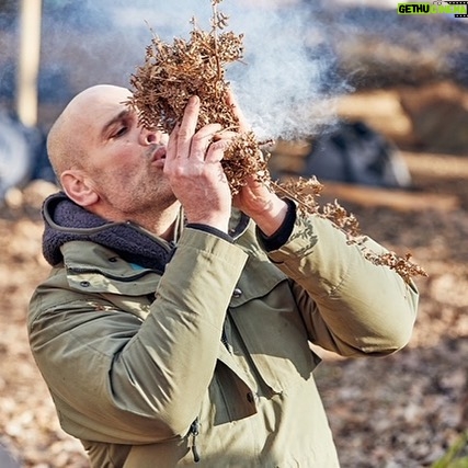Ed Stafford Instagram - Do you have a passion for bushcraft and the great outdoors? @CampWildernessUK are recruiting enthusiastic bushcrafters to work in their summer camps over the next few months. It’s more a case of positive attitude and hard graft rather than needing to be an expert so don’t be put off if you’re not quite Ray Mears yet 🤣. I know there are many passionate followers here who would be perfect for sharing their knowledge and enthusiasm with both our families and kids’ camps. Come forward! 😎⛺️🍁🔥 Link in bio 👆🏻 #campwilderness #bushcraft #bushcraftskills #seasonalwork #summercamps #adventurecamps #getoutdoors #outdoorjobs #Camping @thebushcraftcompany United Kingdom