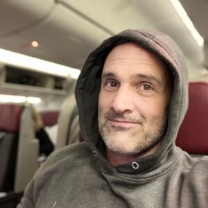 Ed Stafford Instagram - 🇧🇷 Vamos para o Brasil!! Tão animado por voltar à Amazônia para filmar um episódio de #FirstManOut.  @donnydust ansioso para te conhecer companheiro e correr pela várzea 🥵.

🇬🇧 Brazil here I come!! Blooming excited to be returning to the Amazon to film an episode of #FirstManOut. @donnydust looking forward to meeting you mate and racing through the varzea forest 🌳🥵. 

🇹🇷 Brezilya'ya gidelim!! #FirstManOut'un bir bölümünü çekmek için Amazon'a döneceğim için çok heyecanlıyım.  @donnyst seninle tanışmayı ve varzea'da yarışmayı dört gözle bekliyorum 🥵.

#survival #bushcraft #survivalist #outdoors #adventure #jungle #rainforests #amazon #amazonrainforest