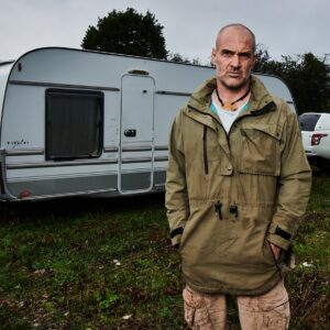 Ed Stafford Instagram - This coming Monday watch episode one of “60 Days with the Gypsies”. It wasn’t easy to film. I went in with a load of preconceived ideas of what I was going to encounter from Romany Gypsy and Irish Traveller groups. But I was blown away by so much of what I found out. Monday 9pm. @channel4 #60dayswiththegypsies #gypsies #gypsy #traveller #irishtraveller