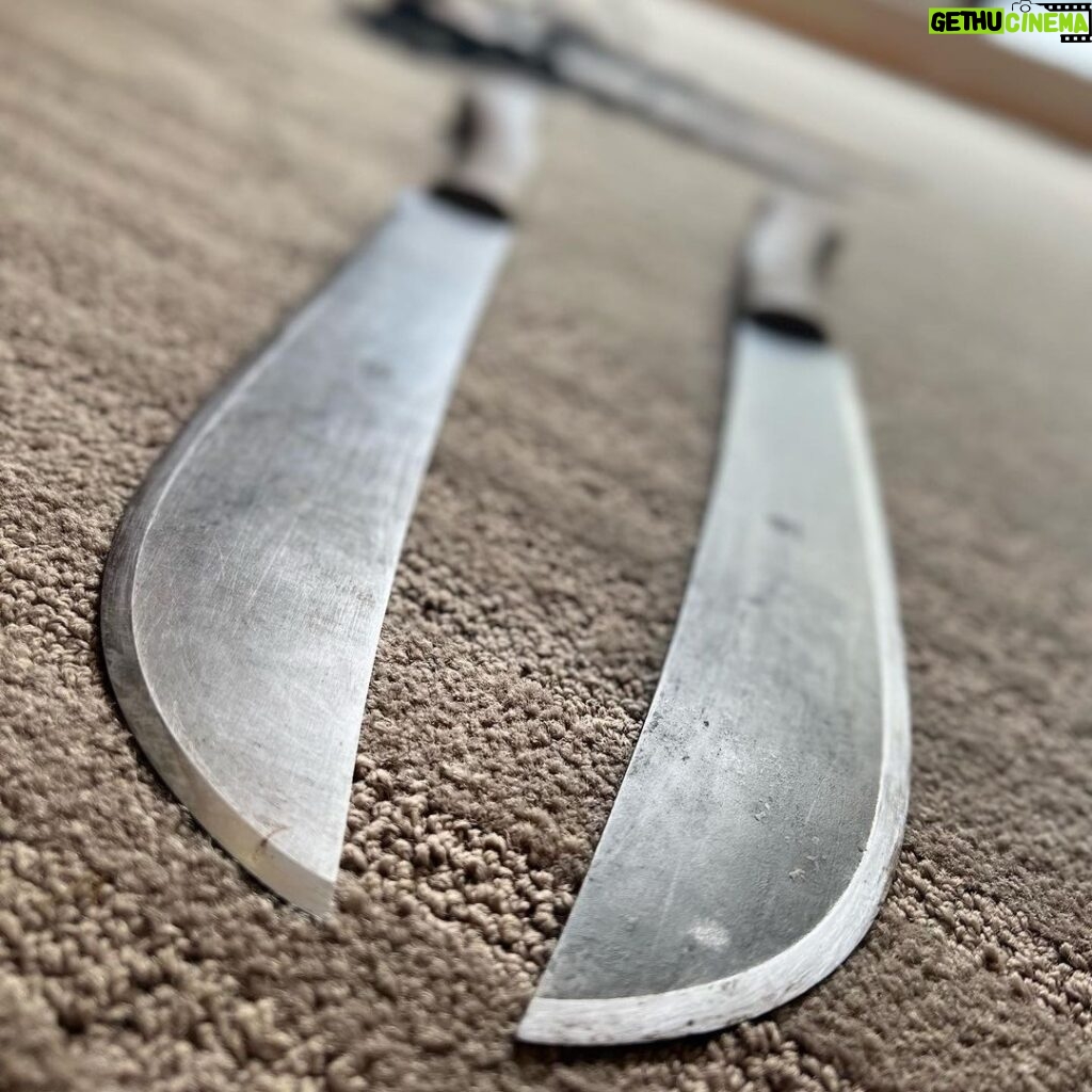 Ed Stafford Instagram - These beauties are almost too good to use to hack through the trees. One is carbon steel, the other AEB-L, otherwise identical. I’ll give one to @ness_knight as she’s coming from #southafrica and has minimal kit. Hand made in England 🏴󠁧󠁢󠁥󠁮󠁧󠁿 by Ben Orford. @craftlabknives @craftlableather #firstmanout #survival #adventurerace #adventuretime #bushcraft #bushcraftgear #bushcraftknife #machete #parang Taipei, Taiwan