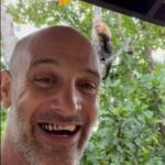 Ed Stafford Instagram - Breakfast 🥞 time in #CostaRica and we’ve moved house (as we’re soon to be a family of six!😱). Look who’s come to join us… 🙈 #capuchin #capuchinmonkey #monkey