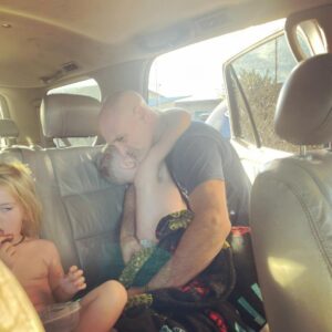 Ed Stafford Instagram - Me voy. Saying goodbye to my family is the worst bit. But if it’s wasn’t there would be something wrong. A beautiful Christmas in a house full of love puts me in a good place to go and film. Two more episodes of Marooned lie ahead - #Panama 🇵🇦 and #Colombia 🇨🇴. Estoy emocionado! 😎 #marooned #survival #survivalist #cóbano #costarica @groundtruth.global