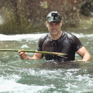 Ed Stafford Instagram - Tonight at 9pm on @discovery 🇬🇧 I go up against adventurer, mate, (and Ran’s godmother!) @ness_knight. Full respect for taking on this challenge only a few months after giving birth 🤰🏼💪🏻

#strongwomen #strongfemale #survival #adventurer