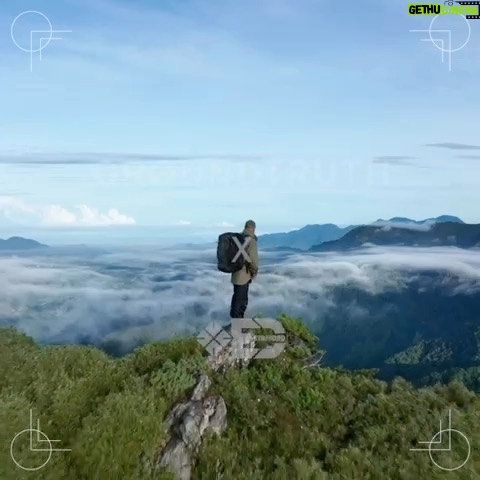 Ed Stafford Instagram - Join me live at 7pm tonight with Georgia from @groundtruth.global to chat all things travel and kit and to announce our new collaboration 😎🎙
