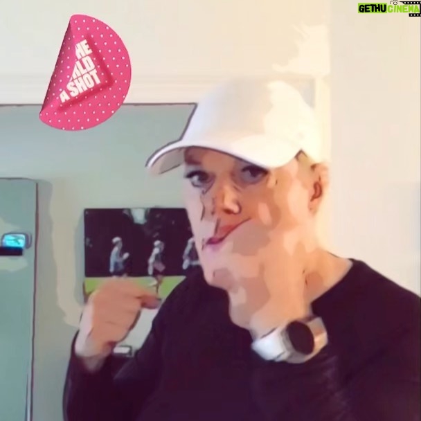 Eddie Izzard Instagram - When one country is at risk, we’re all at risk.   UNICEF are on a mission to knock out Covid-19 by delivering 2 billion vaccines to low and middle income countries.   Link in bio to donate @unicef_uk, get involved and find out more 👊    #KnockOutChallenge #VaccinAid #GiveTheWorldAShot