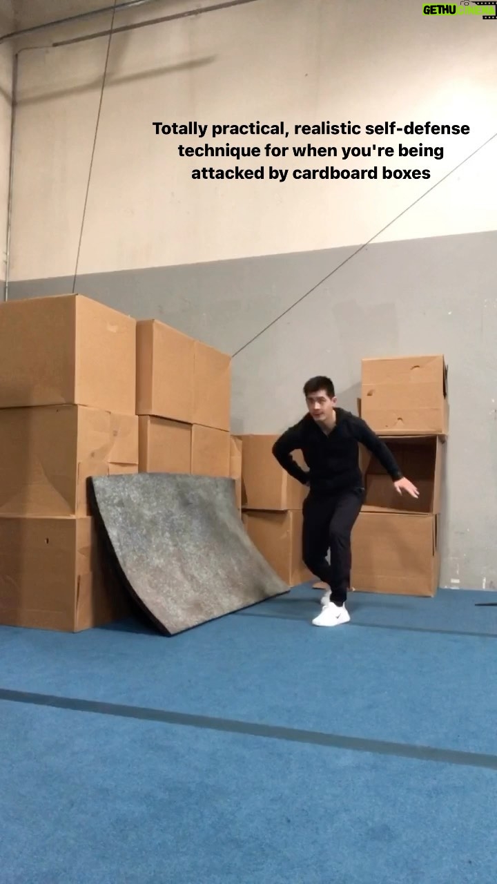 Eddie Liu Instagram - Hey guys. Here's a totally practical and realistic self-defense technique. Stay ready 👊🏼