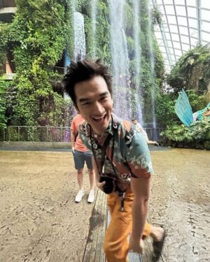 Eddie Liu Instagram - The @cw_kungfu gang does Singapore. 

Thank you to @stb_sg for a delicious day as well as @gardensbythebay @sinpoporestaurant @druggists_sg @visit_singapore #SingapoRewards @rwsentosa #VanGoghatRWS #RWSMoments @nutmegandclove