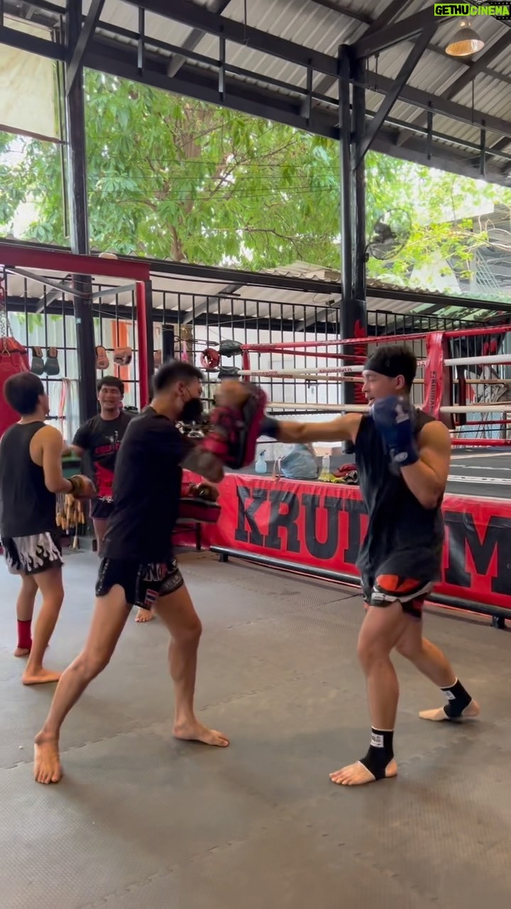 Eddie Liu Instagram - Flowin in Bangkok 🇹🇭🥊 Thank you @krudamgym_ 🙏🏼