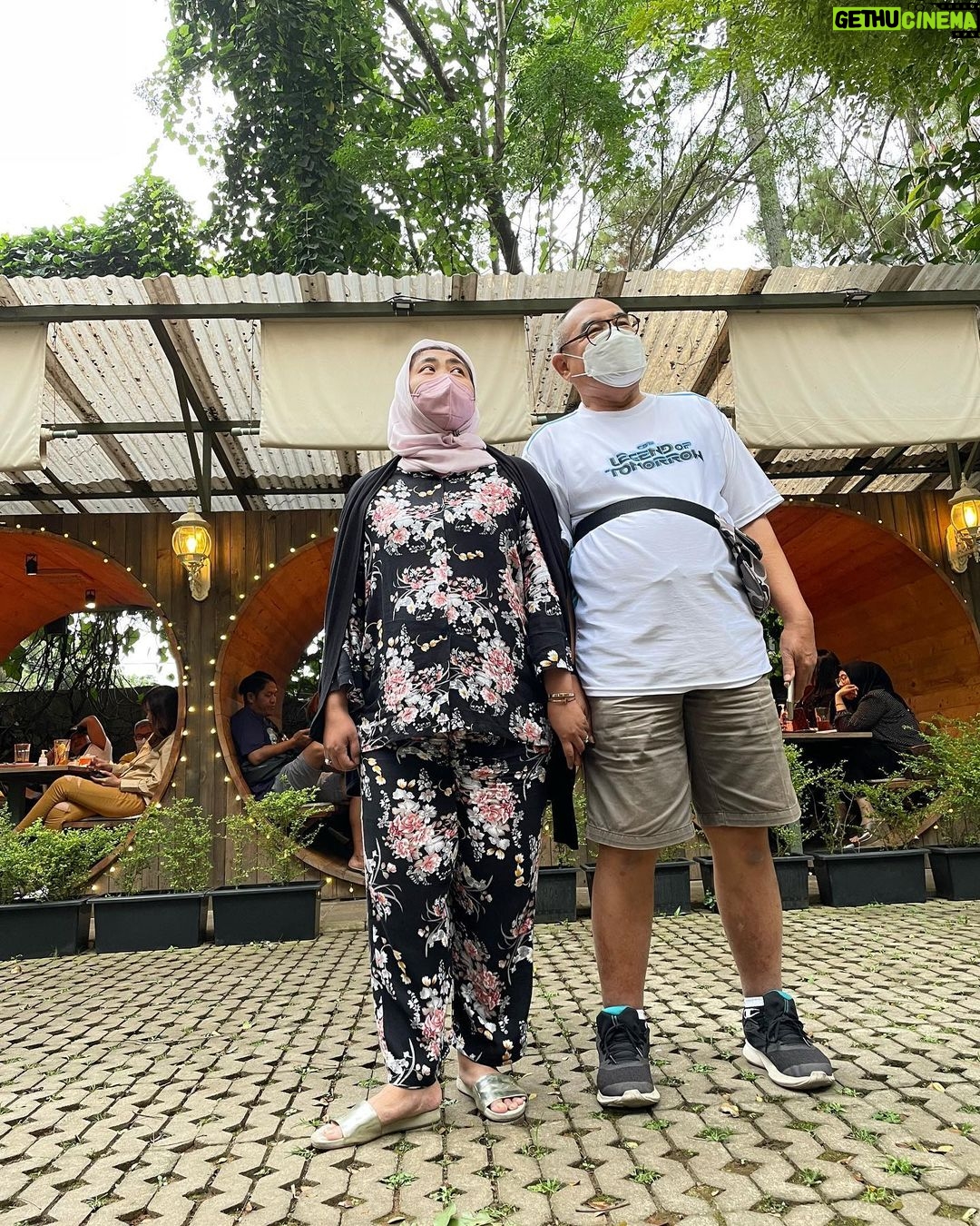 Edo Borne Instagram - Selamat atas pembukaan restaurant barunya papi mami #familytrip