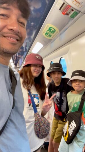Edo Borne Instagram - Start the day #familytrip