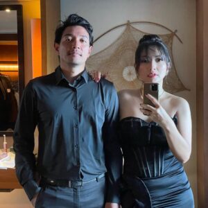 Edo Borne Instagram - "Neng aku tadi ketiduran di daybed kolam renang " 😑, bener bener merah 

Akhirnya ke kondangan ama mr crab