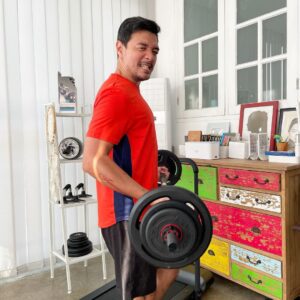 Edo Borne Instagram - Apa!! Lem TACO Active ngadain challenge buat dapetin uang 100jt cuma buka Box doang yang udah direkatin pake Lem TACO Active. Wah paling ga bisa nih gw ditantang kaya gini. Tunggu ya, gw bakal menangin challenge nya #KuatGaAdaLawan #LemTacoActive #kentalpekatkuat @taco.id