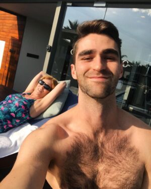 Eduardo Sanchez-Ubanell Instagram - Pool day with the fam ☀️🌴