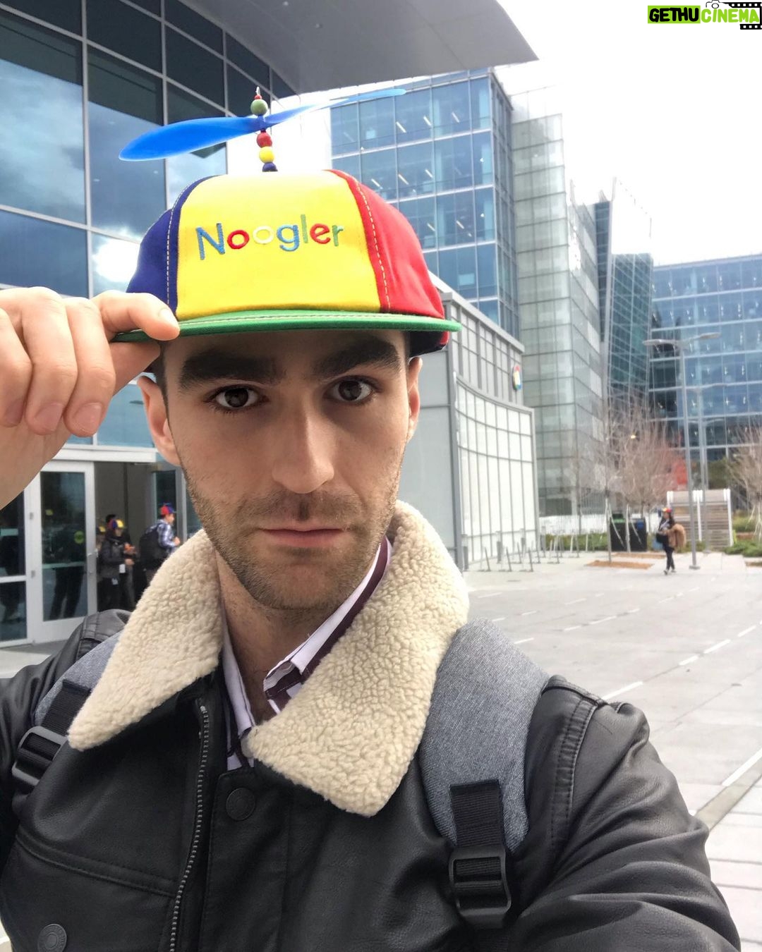 Eduardo Sanchez-Ubanell Instagram - Orientation complete! ✅ Officially a #Noogler 🤓 Google