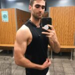Eduardo Sanchez-Ubanell Instagram - 2 months into a new training and diet program...been tough but think we’re starting to make some gainz 😬💪🏼 Crunch Fitness