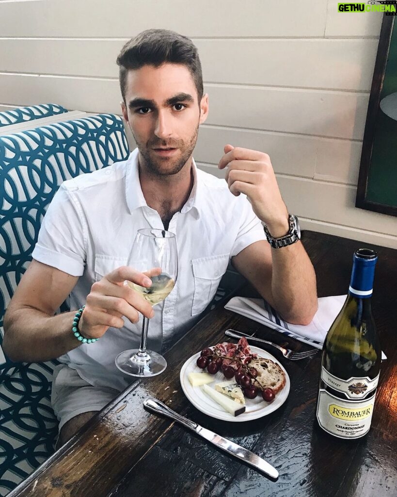 Eduardo Sanchez-Ubanell Instagram - So excited to be #sponsored by @RombauerVineyards and attend their Summer White Party last week where I got to indulge in some delicious chardonnay. Got to admit, it was a real corker...truly wine in a million! 😜 Nothing better than an evening of great food with great wine. Check out #rombauervineyards and try a bottle of their 2018 Carneros Chardonnay for yourself! #carneroschardonnay Sonoma Wine Garden