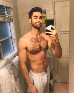Eduardo Sanchez-Ubanell Instagram - didn’t get my Met gala invite this year...ah well clothes are overrated anyways 🤷🏻‍♂️