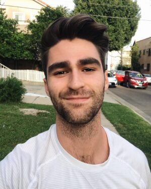 Eduardo Sanchez-Ubanell Instagram - Smile, it’s hump day! 🐪