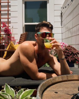 Eduardo Sanchez-Ubanell Instagram - 🥂☀️