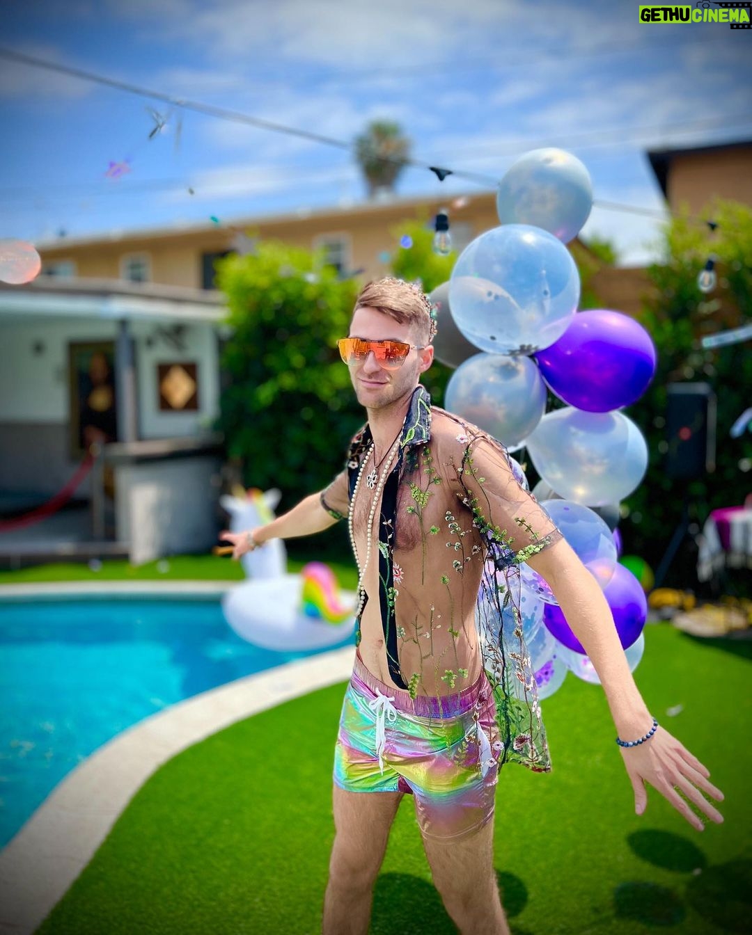 Eduardo Sanchez-Ubanell Instagram - 28 πΊπ»π₯³π Los Angeles, California