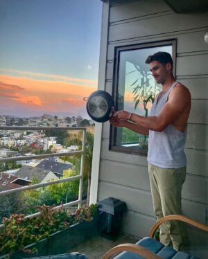 Eduardo Sanchez-Ubanell Instagram - Every evening at 8pm for the past 2 months, SF explodes with sounds of cheering for our essential workers. It’s a beautiful, humbling and happy moment. With all the fear and uncertainty in the world, it’s great to see these bursts of optimism and positivity 🙏 📸: @voulez_vu