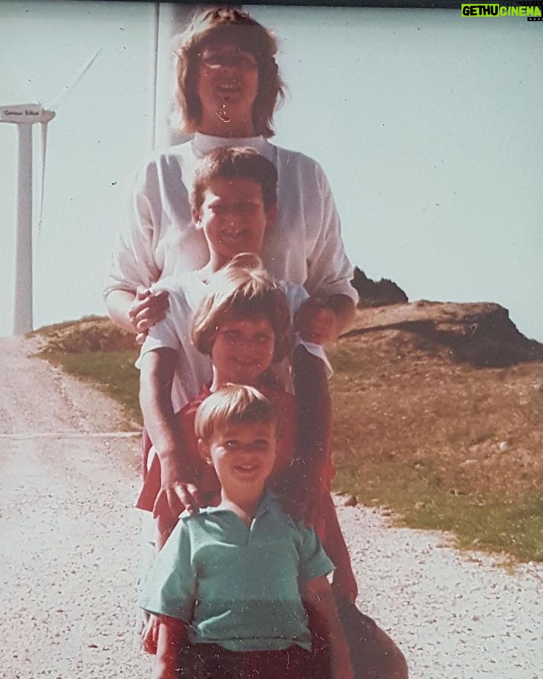 Eduardo Sanchez-Ubanell Instagram - Feliz Día de la Madre a esta increíble mujer que siempre me ha amado, inspirado y que nunca se queda sin nuevos dichos ingeniosos en español para darme una lección ❤️🙏❤️🙏❤️ Happy Mother's Day