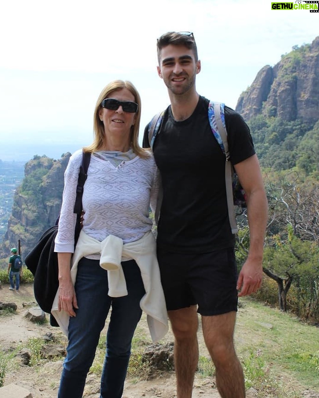 Eduardo Sanchez-Ubanell Instagram - Feliz Día de la Madre a esta increíble mujer que siempre me ha amado, inspirado y que nunca se queda sin nuevos dichos ingeniosos en español para darme una lección ❤️🙏❤️🙏❤️ Happy Mother's Day