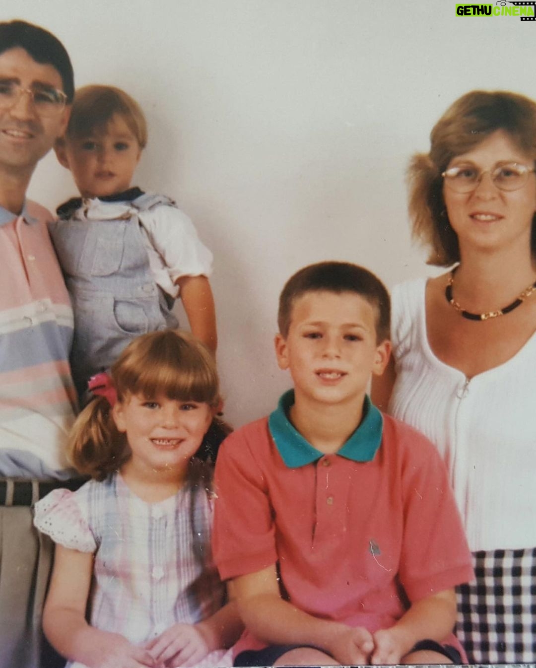 Eduardo Sanchez-Ubanell Instagram - Feliz Día de la Madre a esta increíble mujer que siempre me ha amado, inspirado y que nunca se queda sin nuevos dichos ingeniosos en español para darme una lección ❤️🙏❤️🙏❤️ Happy Mother's Day