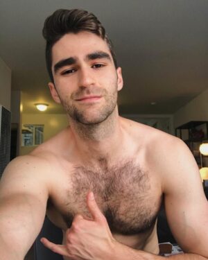 Eduardo Sanchez-Ubanell Instagram - finally getting a hang of these home workouts 🤙🏼