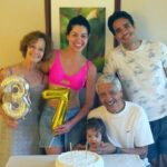 Ektor Rivera Instagram - Yara cumple hoy… en su cara (y en la mía) la felicidad más grande de estar en la isla y en familia. 🇵🇷Felicidades mi amor, eres un alboroto de alegría en nuestras vidas! 😄 Por eso te amamos tanto!❤️ @yaralasanta Puerto Rico