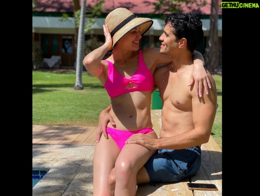 Ektor Rivera Instagram - Yara cumple hoy… en su cara (y en la mía) la felicidad más grande de estar en la isla y en familia. 🇵🇷Felicidades mi amor, eres un alboroto de alegría en nuestras vidas! 😄 Por eso te amamos tanto!❤️ @yaralasanta Puerto Rico