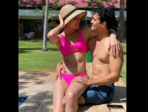 Ektor Rivera Instagram - Yara cumple hoy… en su cara (y en la mía) la felicidad más grande de estar en la isla y en familia. 🇵🇷Felicidades mi amor, eres un alboroto de alegría en nuestras vidas! 😄 Por eso te amamos tanto!❤️ @yaralasanta