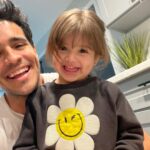 Ektor Rivera Instagram – Dios se manifiesta en tu sonrisa.✨Te amo, Bría 🌸💕