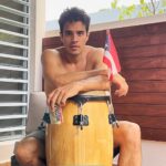 Ektor Rivera Instagram - Nací un 11 de febrero en Bayamón, Puerto Rico.🇵🇷 Han pasado un montón de años pero me siento igual que el chamaquito de la segunda foto.😂🍺🎉♒️☘️ Gracias a Dios por todas sus bendiciones.🙏
