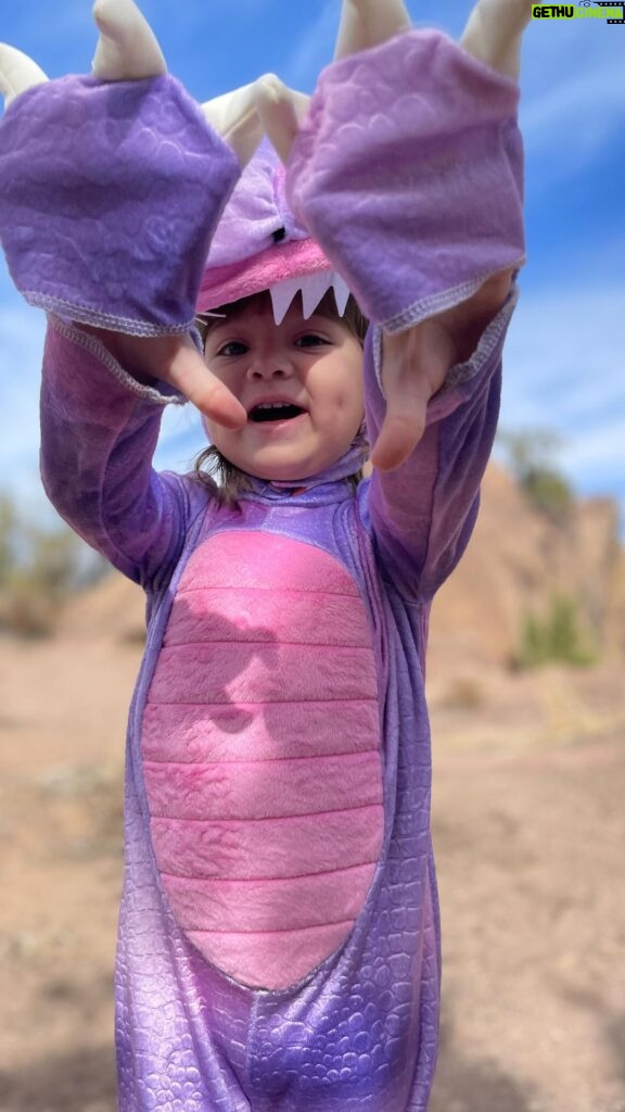Ektor Rivera Instagram - Pudimos captar esta especie y fue aterrador!😱 #Bríasaurus 🫣 #HappyHalloween