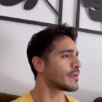 Ektor Rivera Instagram - Bría se burla en mi cara. Esto es bullying. 😩🤣