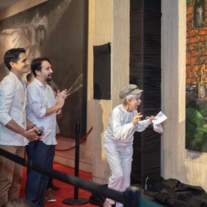 Ektor Rivera Instagram - The past few days have been amazing. Expressing my admiration to Rita Moreno through one of my paintings is a true blessing. Sharing that moment with Lin-Manuel Miranda and his family was really special. I was able to see the little girl in Rita’s eyes, and that’s an experience I will never forget. 🌺🇵🇷❤️ Thank you @endervega @lin_manuel @vegalteno 
-
Los pasados días han sido increíbles. Expresarle a Rita Moreno mi admiración a través de una de mis pinturas es un sueño hecho realidad. Compartir ese momento con Lin-Manuel y familia fue bien especial. Pude ver de frente a la niña en los ojos de Rita y eso es una experiencia que nunca voy a olvidar. 🙏
-
👔 @edcoriano @boss