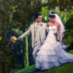 Ektor Rivera Instagram - Nueve años después y seguimos tan enamorados como el día en que nos dijimos “si, acepto”. Eso es vivir en la bendición de un amor fortalecido por un montón de experiencias. Feliz Aniversario, mi amor. Eres alegría en mi vida.♥️💐🥂🍾@yaralasanta