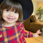 Ektor Rivera Instagram - Hoy mi hija cumple dos años. Si comenzara a describir lo que su presencia ha significado en mi vida no terminaría nunca. El amor es tanto que las palabras se quedan cortas. Así que mejor les comparto unas fotitos recientes que me llenan el corazón. Te amo, Bría.💕 #BirthdayGirl #2 🎈
