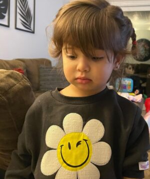 Ektor Rivera Instagram - Hoy mi hija cumple dos años. Si comenzara a describir lo que su presencia ha significado en mi vida no terminaría nunca. El amor es tanto que las palabras se quedan cortas. Así que mejor les comparto unas fotitos recientes que me llenan el corazón. Te amo, Bría.💕 #BirthdayGirl #2 🎈