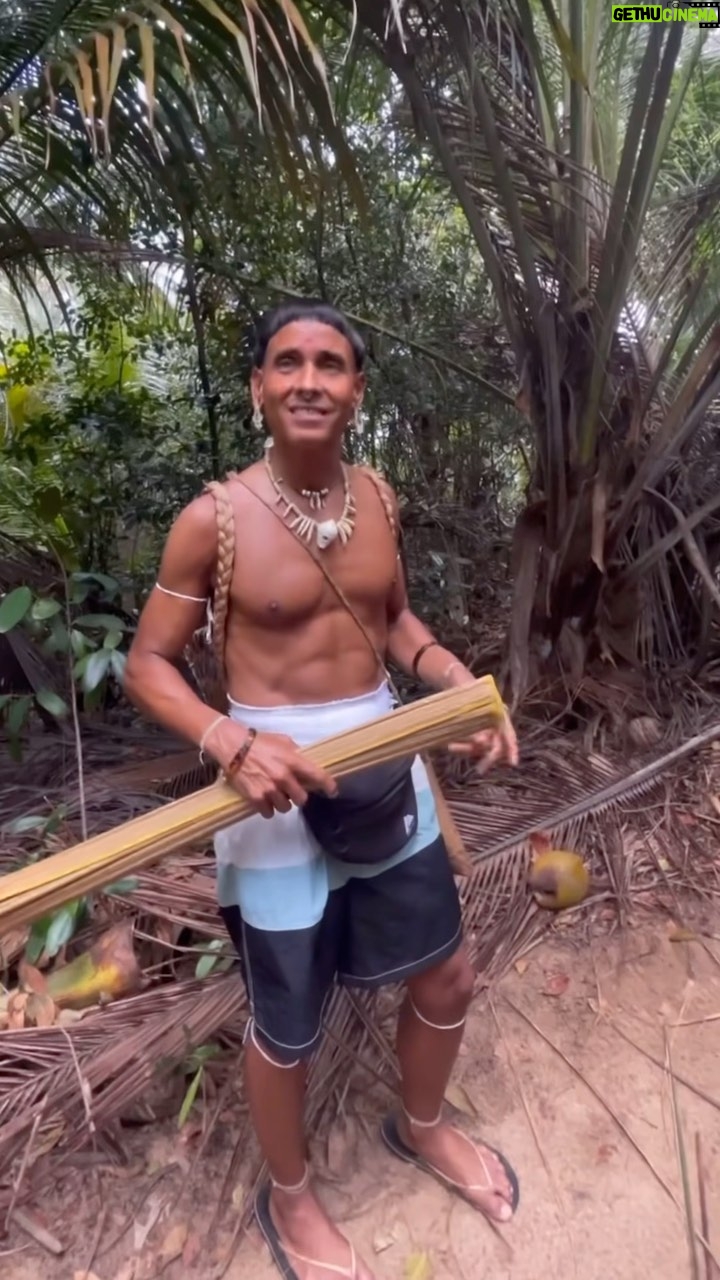 Ektor Rivera Instagram - Segunda parte. Amanax Ri me recibió junto a su familia para continuar nuestra conversación sobre los mitos e historias sagradas de nuestra cultura indígena caribeña. Elementos adicionales para mi pintura. Les comparto parte del recorrido.🇵🇷 Aprender sobre nuestra historia ancestral nos ayuda a conectarnos espiritualmente con la patria.❤️ Gracias! @amanax_ri @espiritu.ancestral @borikua_ancestral 🙏 Cerro Gordo, Puerto Rico