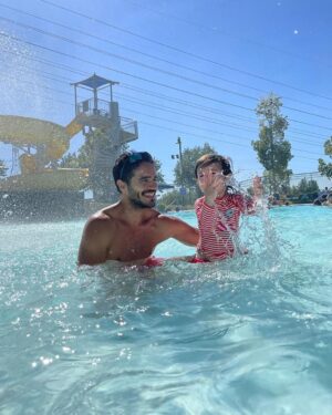 Ektor Rivera Instagram - 💙☀️💦 Amor y pico.