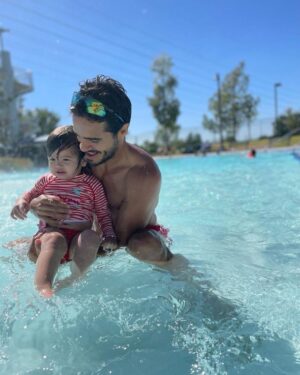 Ektor Rivera Instagram - 💙☀️💦 Amor y pico.